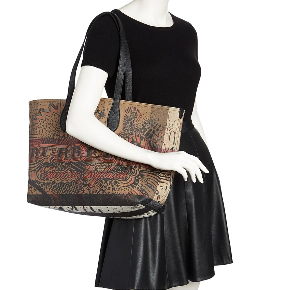 Burberry Brown Classic Canvas Med
Reversible Doodle Shopper Tote 2 bags in one